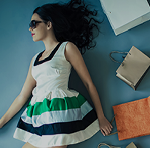 girl with bag and glasses